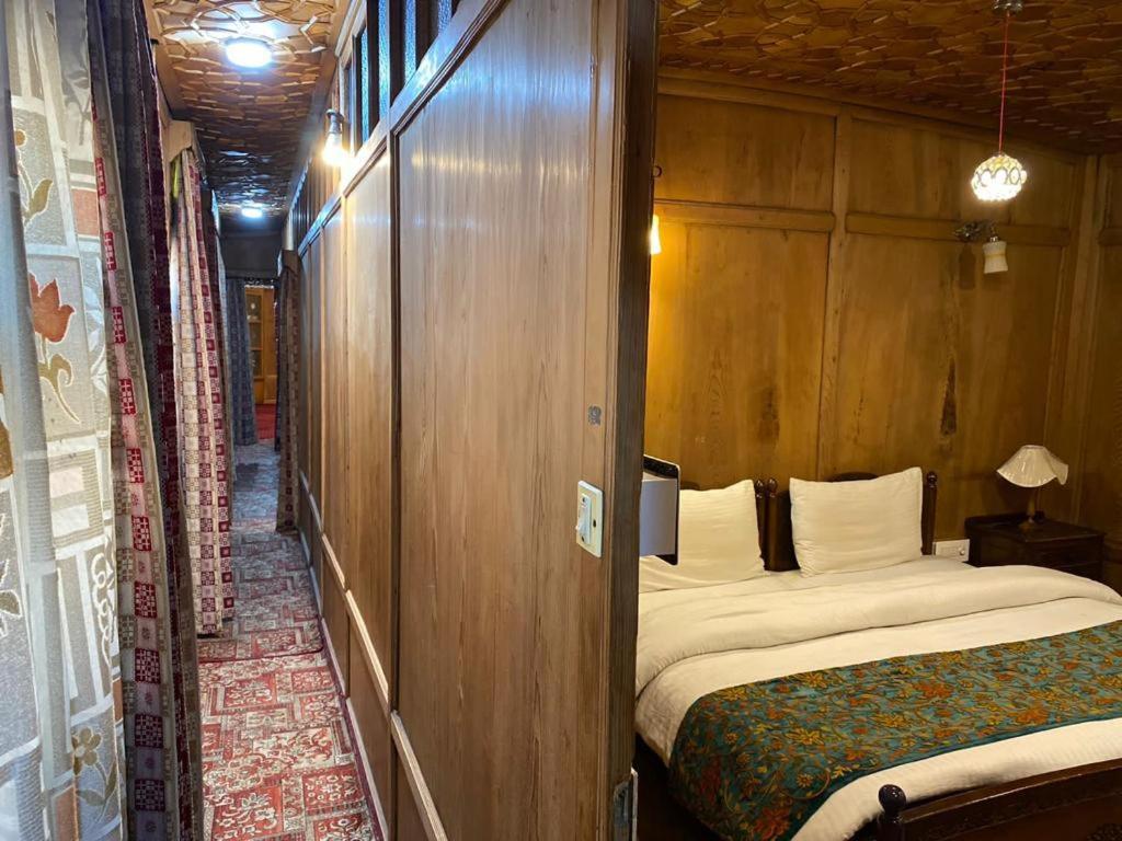 Nazneen Group Of Houseboats Srīnagar Exterior foto